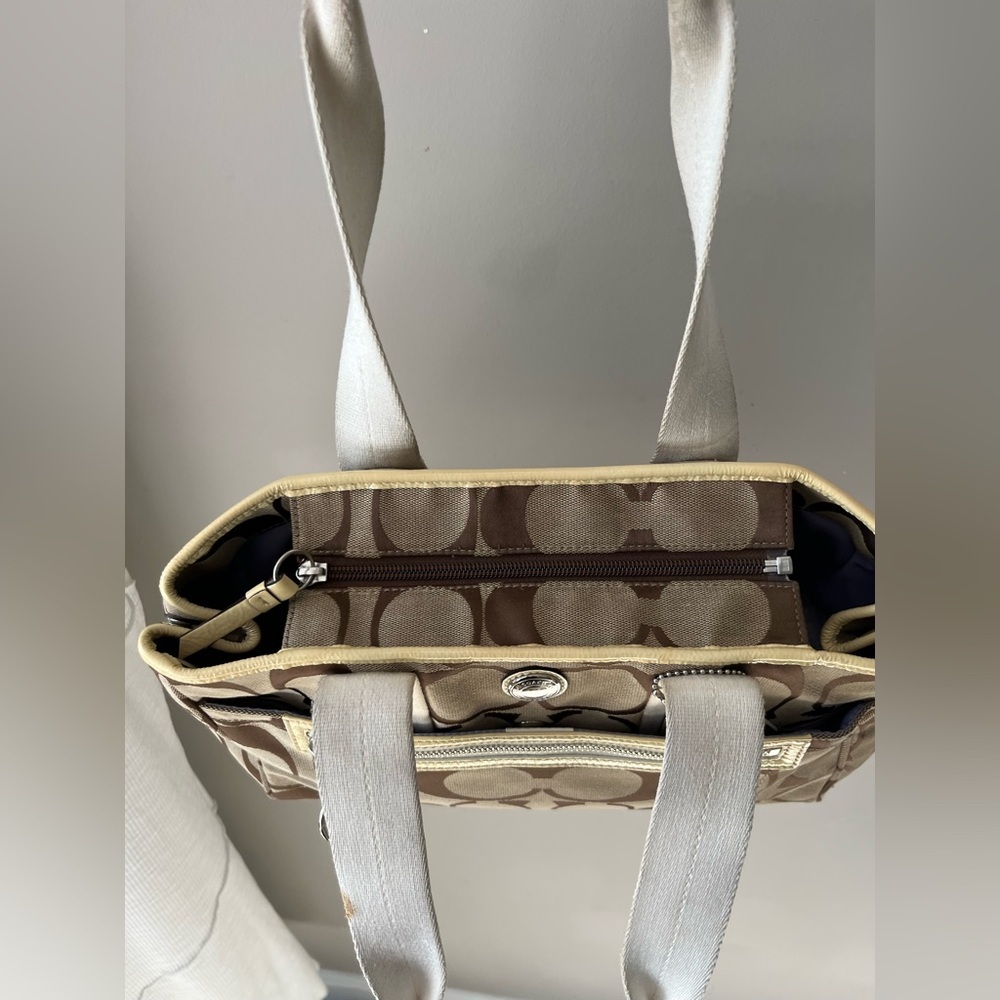 Coach Daisy signature tote tan brown yellow shoulder bag - Picture 3 of 11